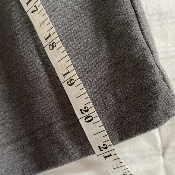 MEN'S SWEAT SHORTS SIZE  L - Picture 6 of 8